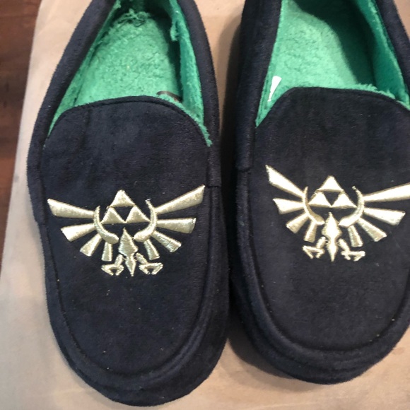 Men’s Hot Topic gamer ZELDA slippers - Picture 1 of 3